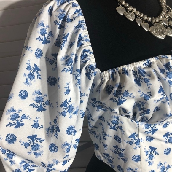 Vintage Y2K boho Cropped Top Tie Front Trumpet Sleeves Floral Blue & White M - Picture 7 of 13